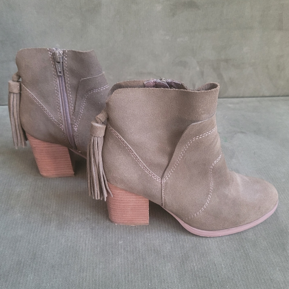 Sole Society Ambrose green Bootie - Size 7
